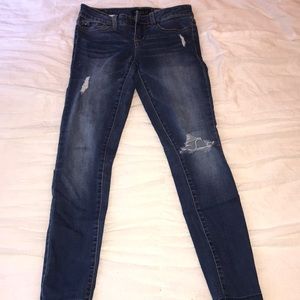 Super cute Aeropostale ripped skinny jeans!